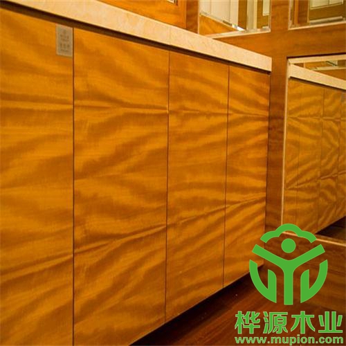 Movingui  veneer laminated on plywood 9mm.jpg